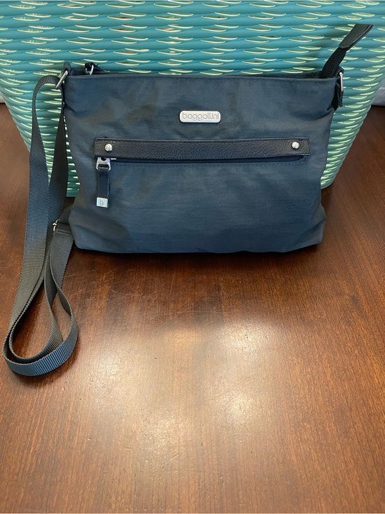 Baggallini Handbags - Baggallini All-Around Mini Gray Crossbody Bag